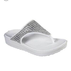 Skechers Womens white Foamies Cali Breeze size 9